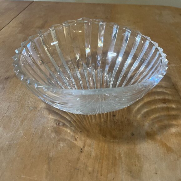 Elegant Platano 9" Crystal Bowl-Seashell Design by Villeroy & Boch - Picture 2 of 8